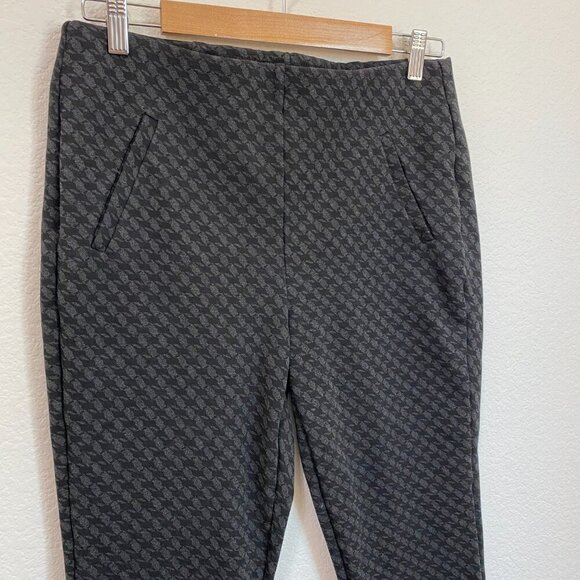 Chico's Black & Gray Houndstooth Plaid Pull On Slimming Stretch Pants Size 1 (8) - Picture 2 of 8